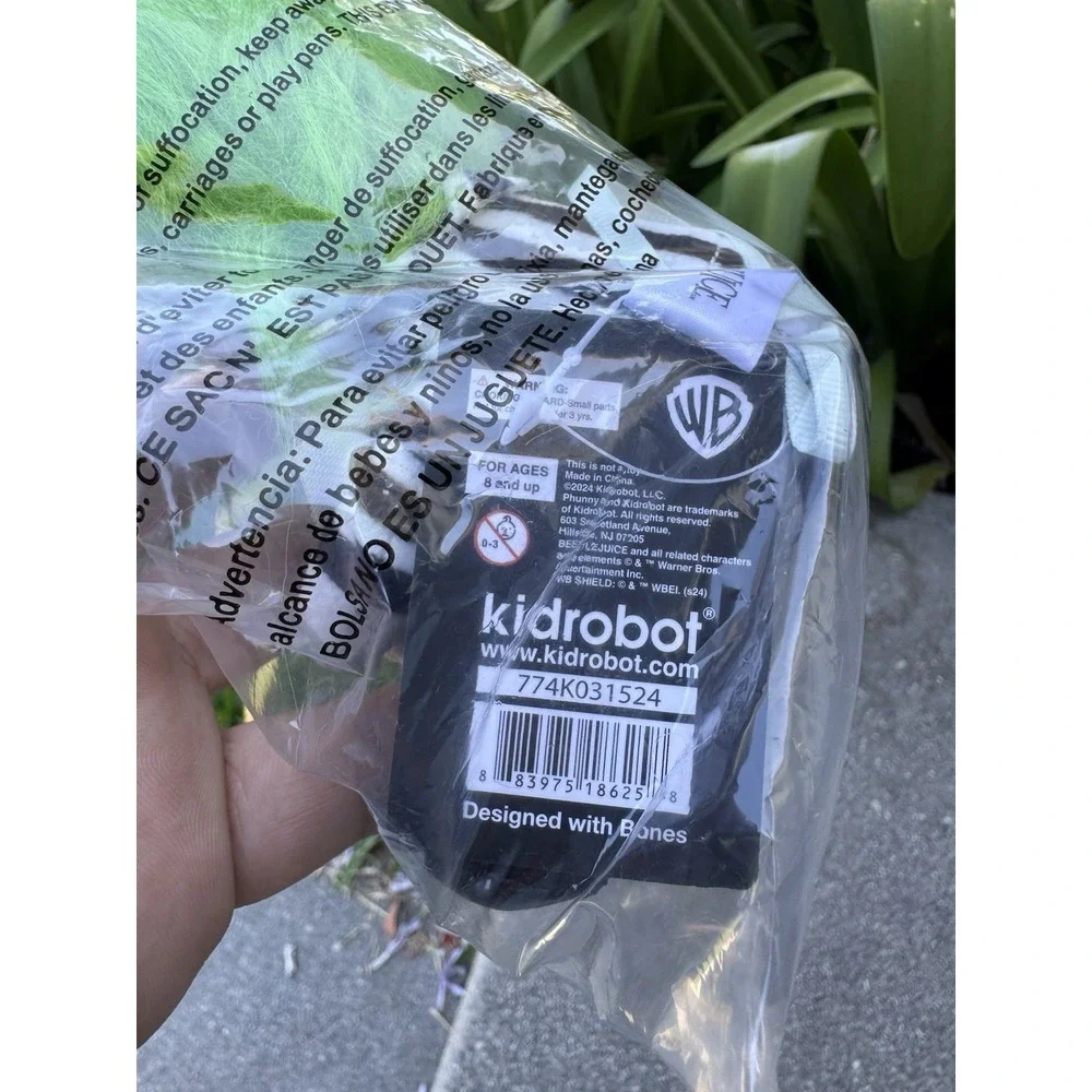 Beetlejuice in Striped Suit 7" Plush Shoulder Phunny Kidrobot with Magnet NWT - Picture 3 of 3